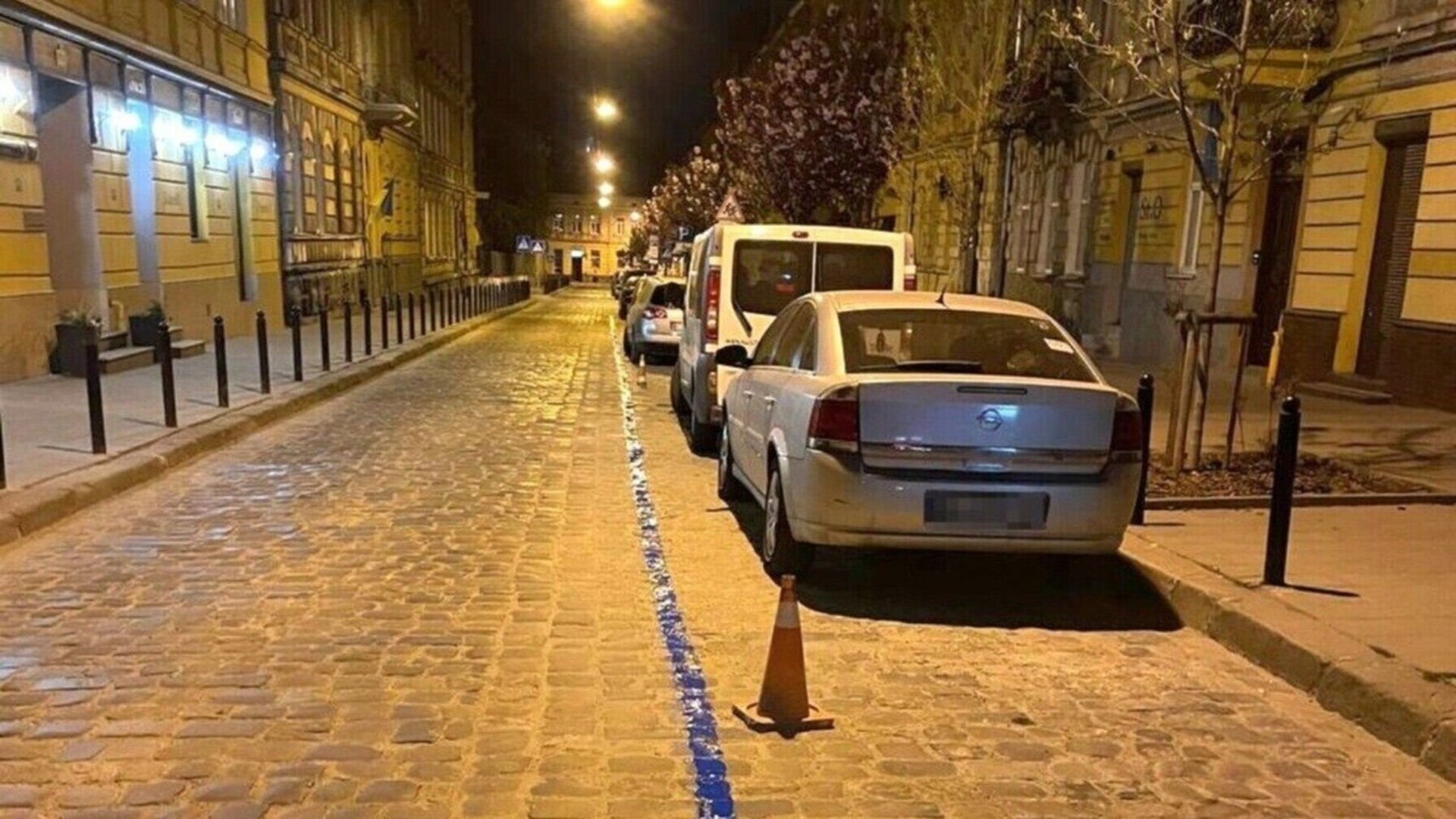 Комунальний паркувальний майданчик у Львові: з 1 липня тарифи зростуть до 55 грн/год у V зоні