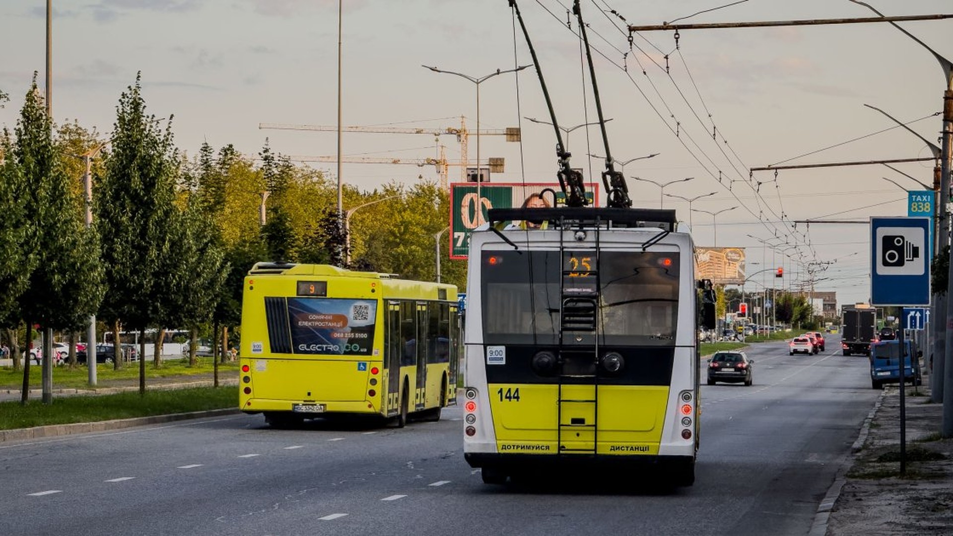 Тролейбус на вулиці Стрийській у Львові — рух перекриють на чотири дні через асфальтування від 25 до 28 червня
