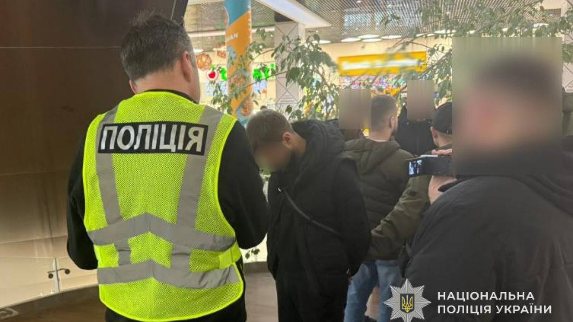 Суд на Львівщині засудив двох рекетирів, які вимагали 120 тисяч доларів, погрожуючи боржнику та його близьким