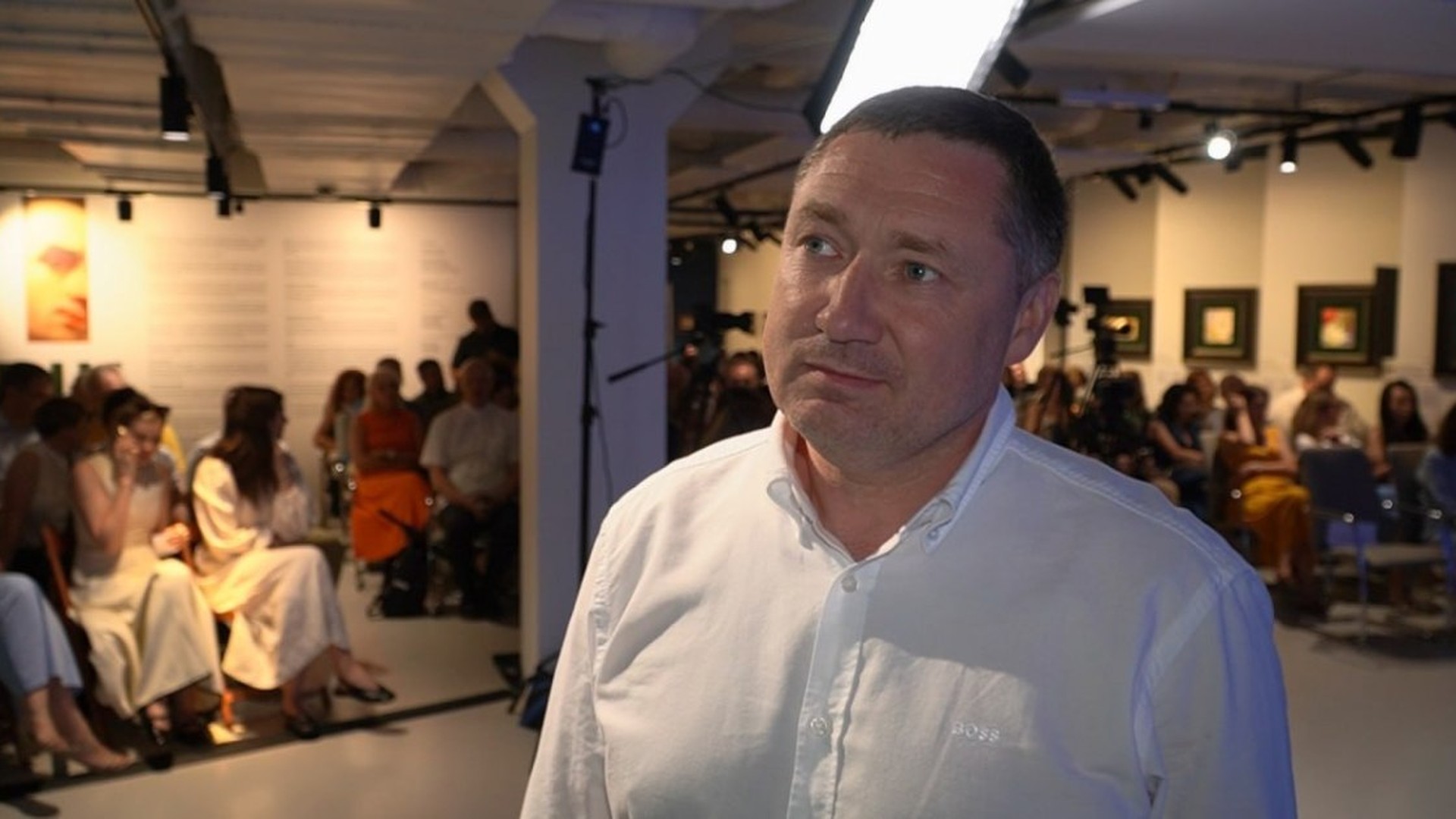 Учасники дискусії «ZAG: СЕНСИ» у Zenyk Art Gallery у Львові 29 червня обговорюють стійкість українців
