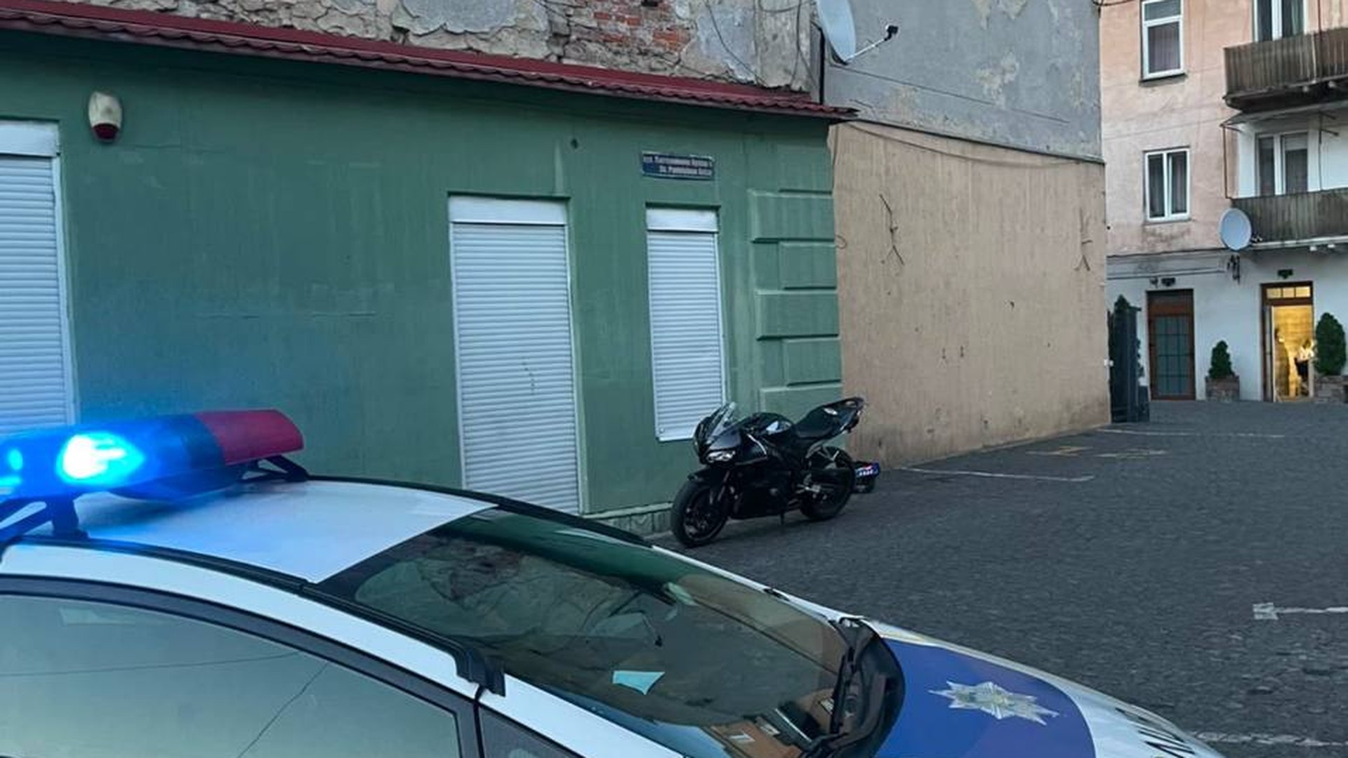 Патрульні поліцейські у Львові виявили мотоцикл Honda CBR без номерів у міжнародному розшуку Інтерполу на вулиці Куліша