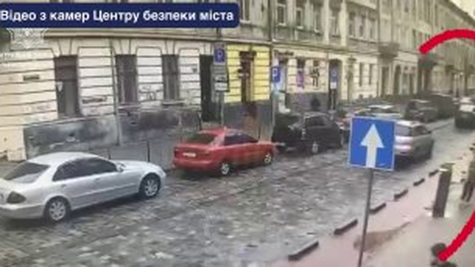 Патрульні Львова склали протокол на 28-річного скутериста, який збив 69-річну пішохідку на вулиці Куліша й утік з місця ДТП