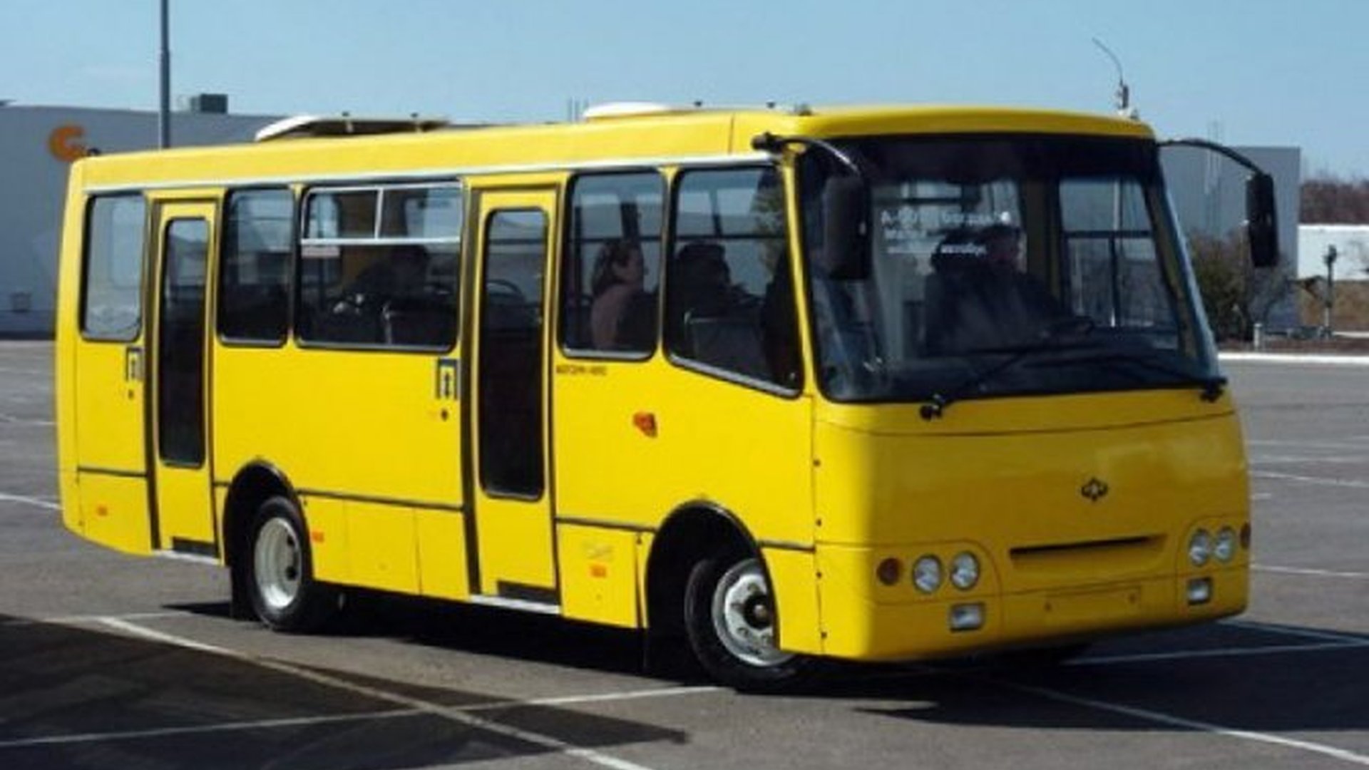 Жовтий автобус Богдан, міська маршрутка, громадський транспорт, ілюстративне фото