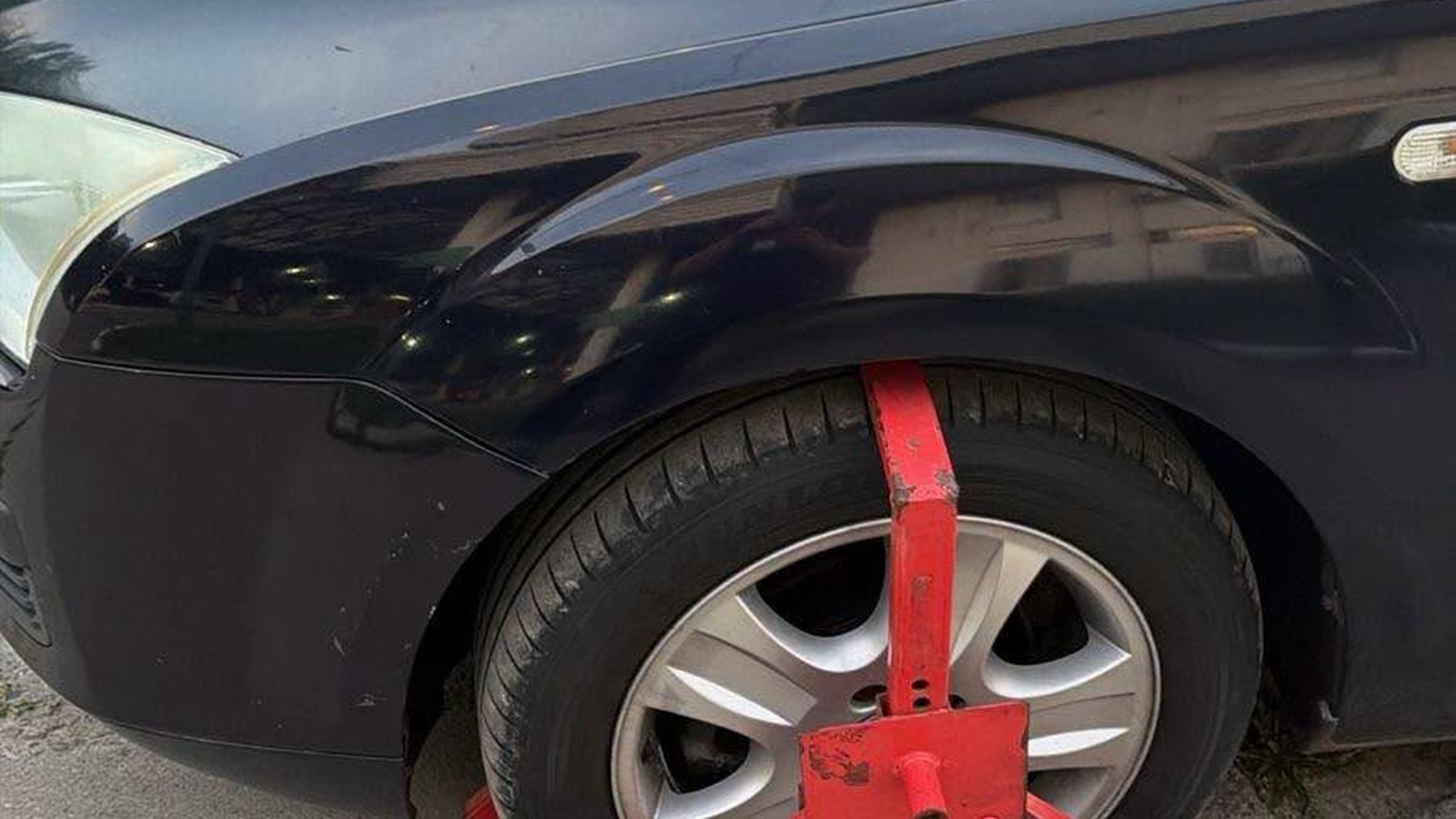 Прикордонники на пункті пропуску Шегині виявили автомобіль Ford 2006 року у міжнародному розшуку Інтерполу з 2025 року
