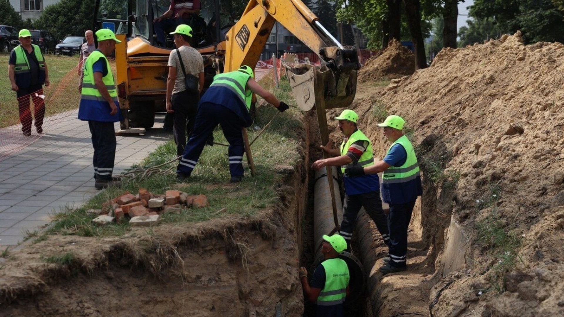 Водопровідний кран із текучою водою — Львівводоканал пропонує підняти тариф до 100 грн за кубометр замість нинішніх 25,88 грн