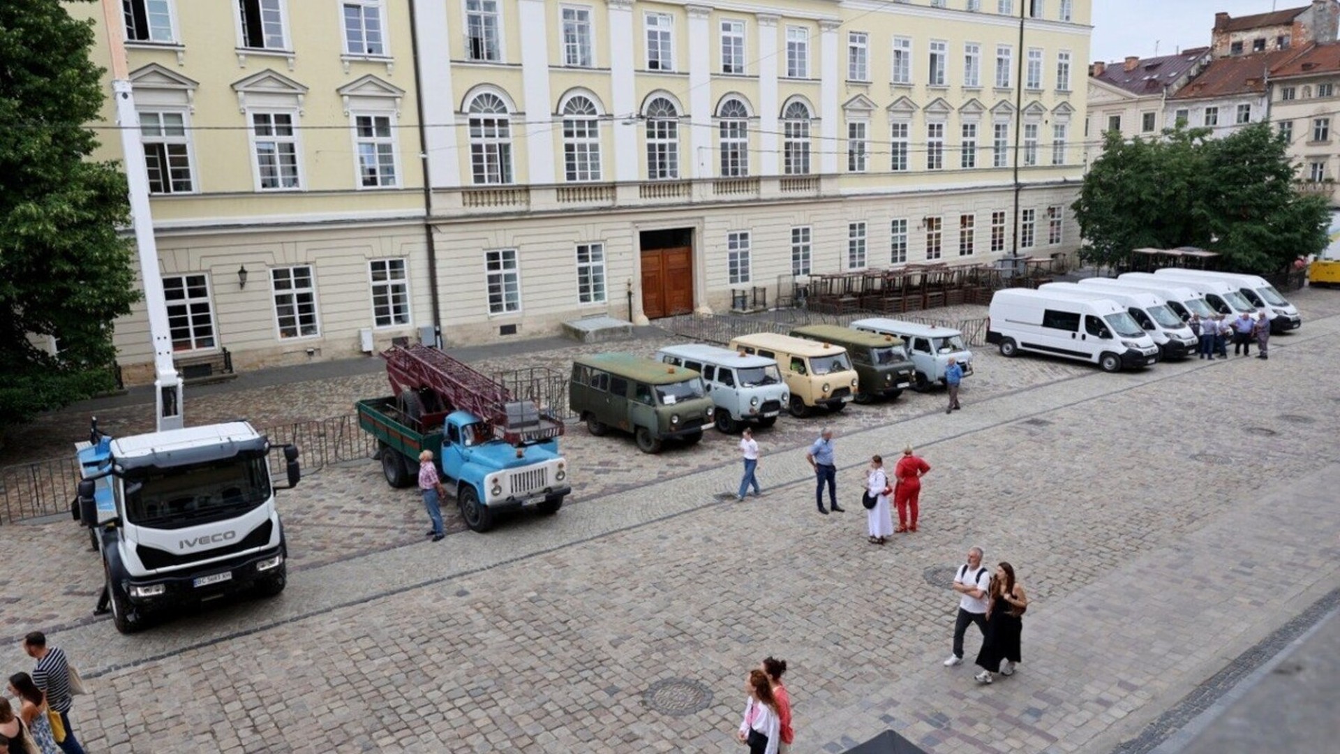 Новий мікроавтобус для аварійних бригад ЛКП «Львівелектротранс» біля контактної мережі у Львові, 2026 рік