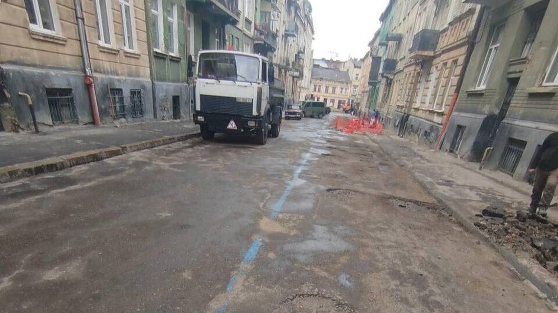 Ремонт дороги на вулиці Сембратовичів у Залізничному районі Львова: фрезерування і новий асфальт до 4 серпня