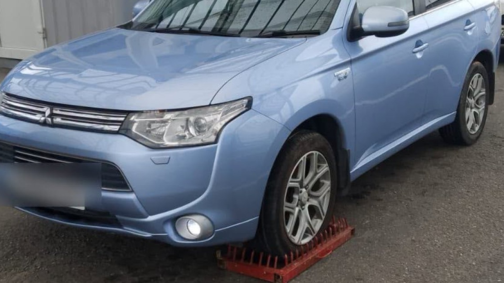 Прикордонники на пункті пропуску Рава-Руська виявили Mitsubishi 2014 року з бази Інтерполу, за кермом — 33-річна мешканка Тернопільщини