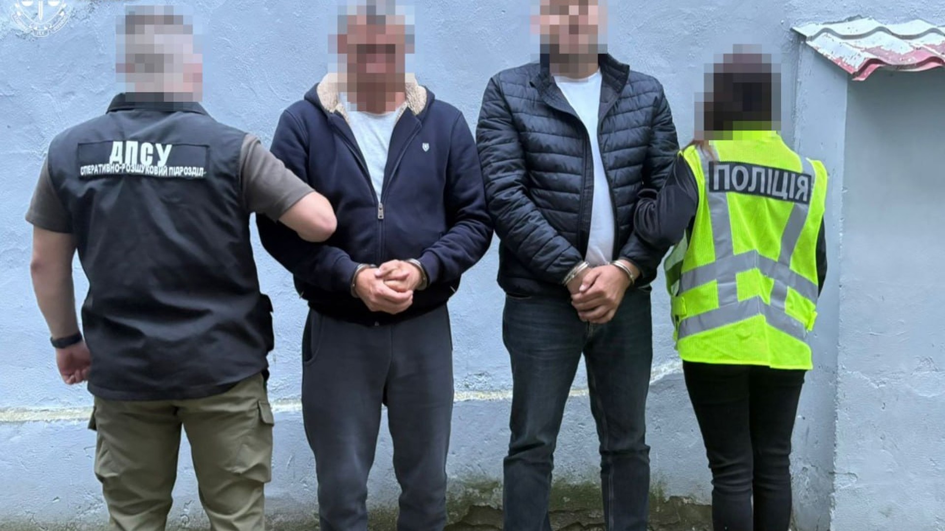 Двох водіїв-переправників засудили до 3 років позбавлення волі за незаконне переправлення дев'ятьох призовників до Польщі через кордон