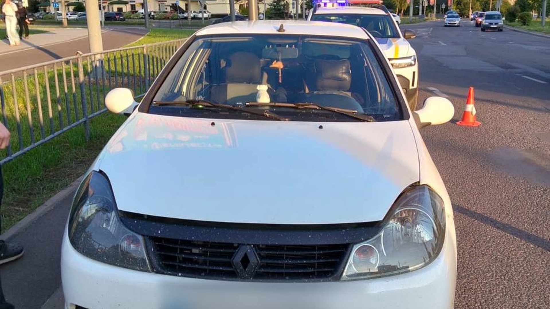 Патрульні Львова виявили Renault Clio Symbol з ознаками втручання у VIN-код на проспекті Червоної Калини — автомобіль вилучено