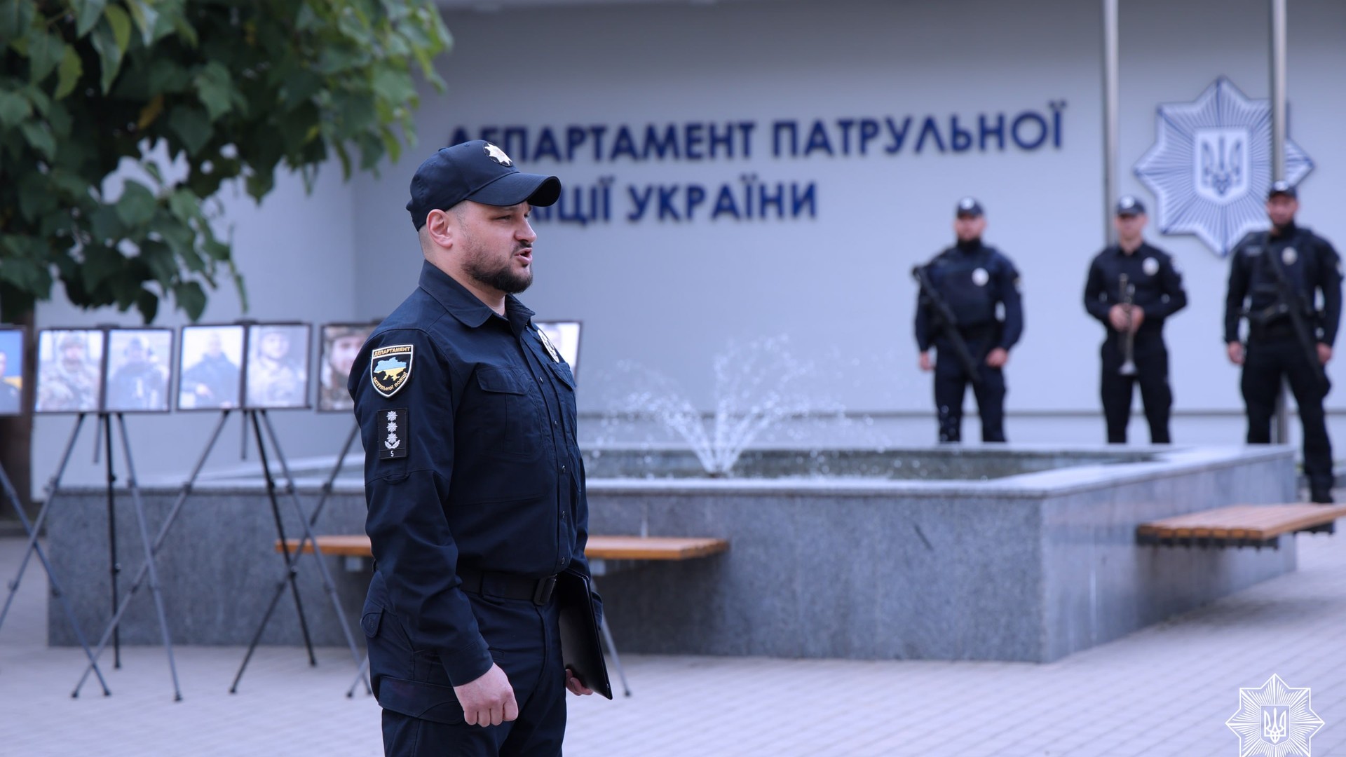 Особовий склад Департаменту патрульної поліції вшановує пам'ять загиблих колег біля Меморіалу пам'яті патрульних поліцейських
