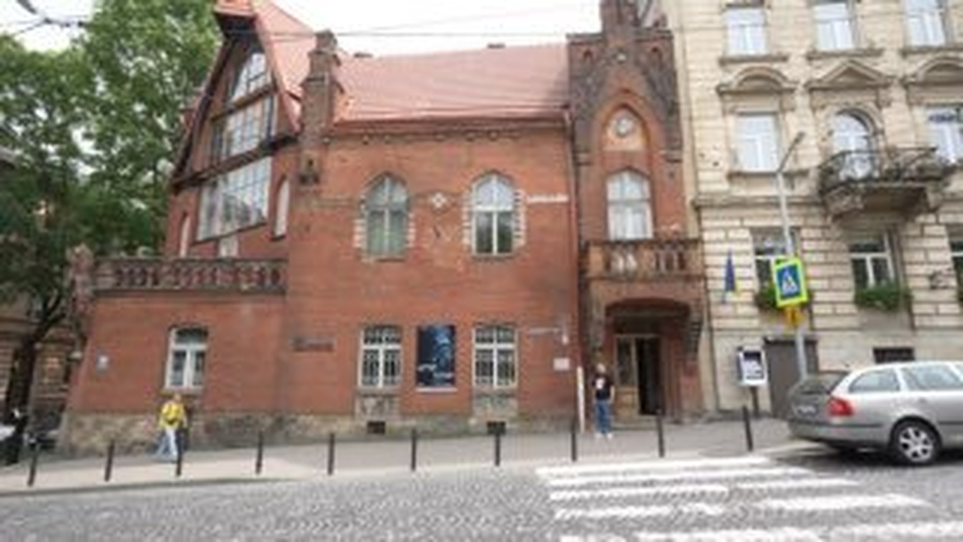 Художня виставка «Рука Провидіння» Артура Котика у Львові: роботи про владу, мораль і досвід війни