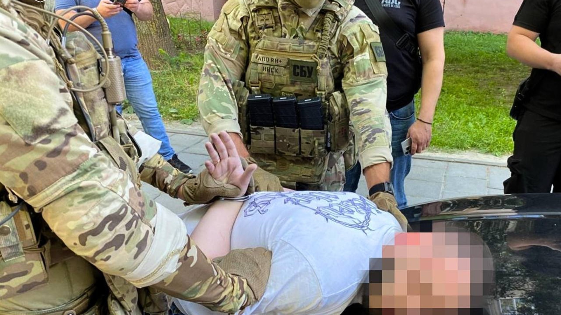 Правоохоронці у Львові викрили шахрайський кол-центр, що ошукав громадян України і Польщі на 2,7 млн грн, затримано шістьох осіб