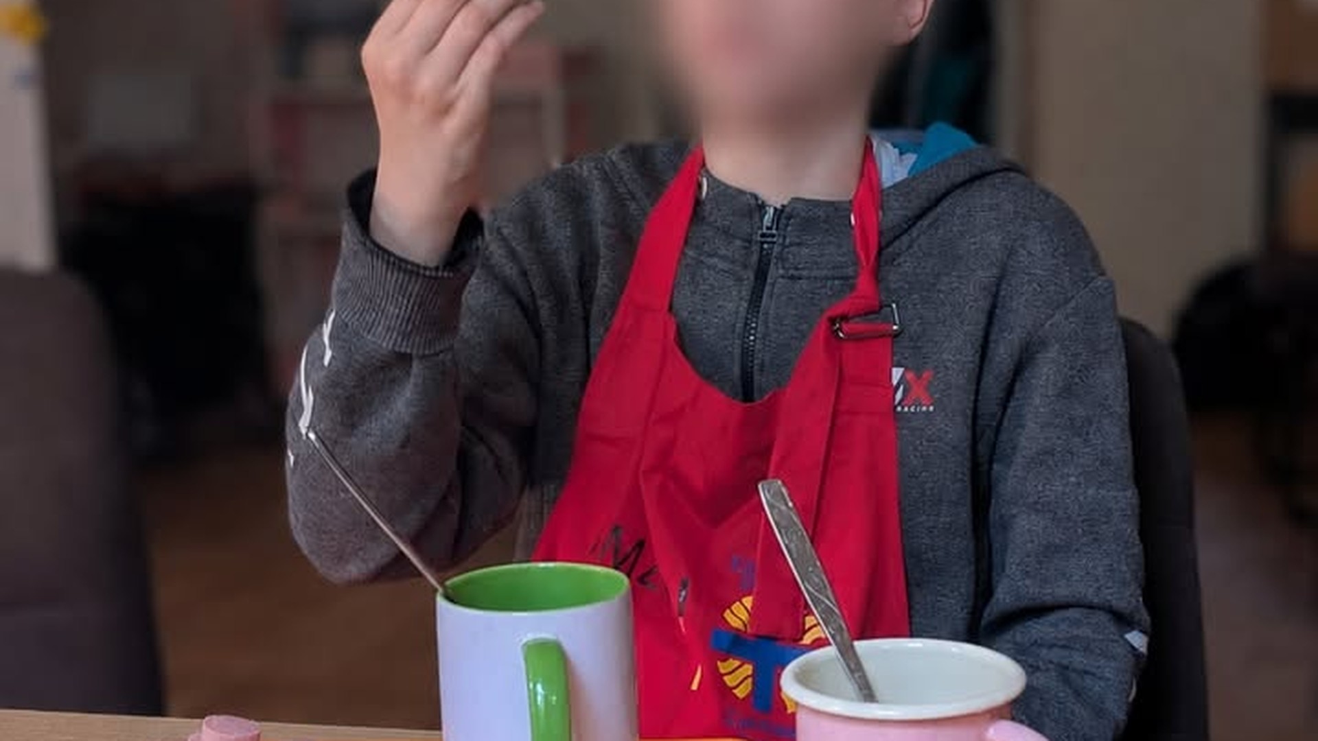 Дитина з психосоціальної програми «Карітас Львів УГКЦ» під час групових занять з однолітками у Львові