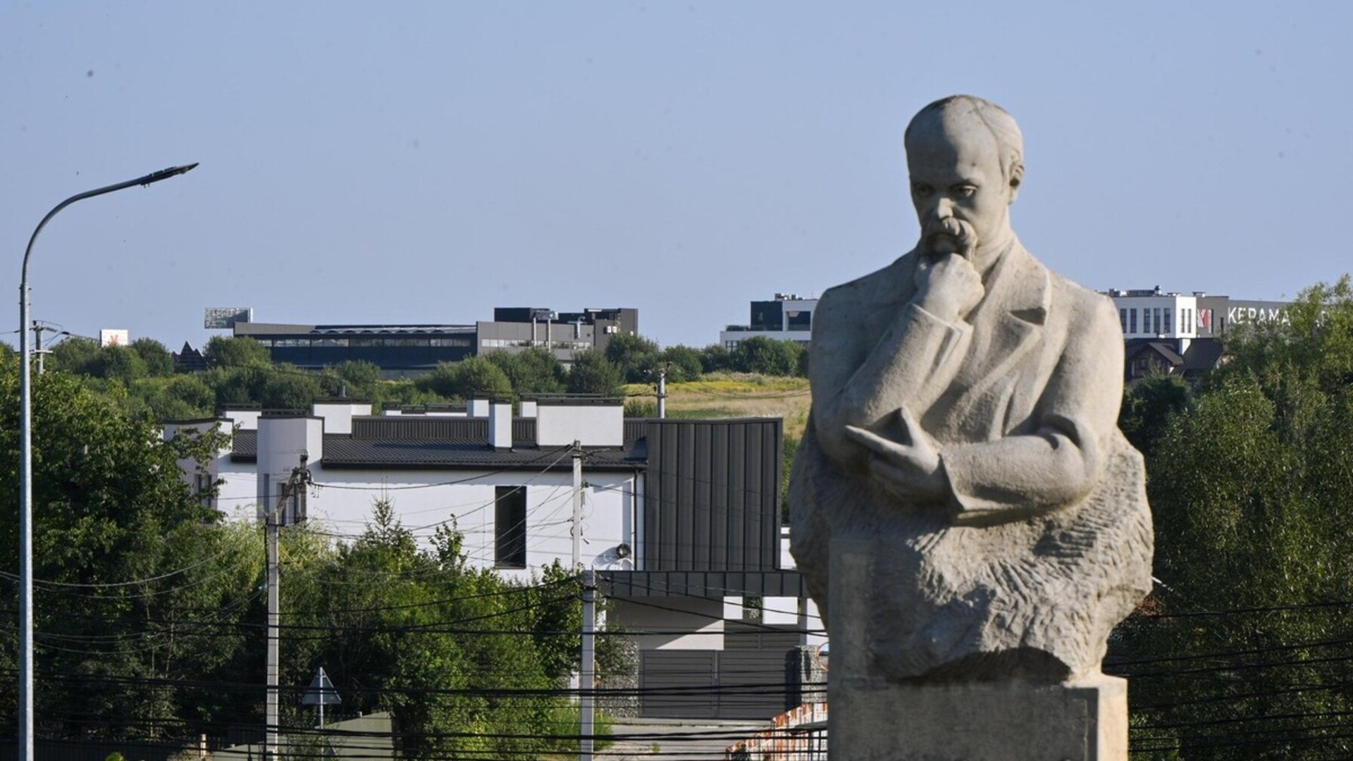 Громадські слухання у Сокільниках щодо масштабної житлової забудови поблизу львівського аеропорту, де населення може зрости до 50 тисяч осіб
