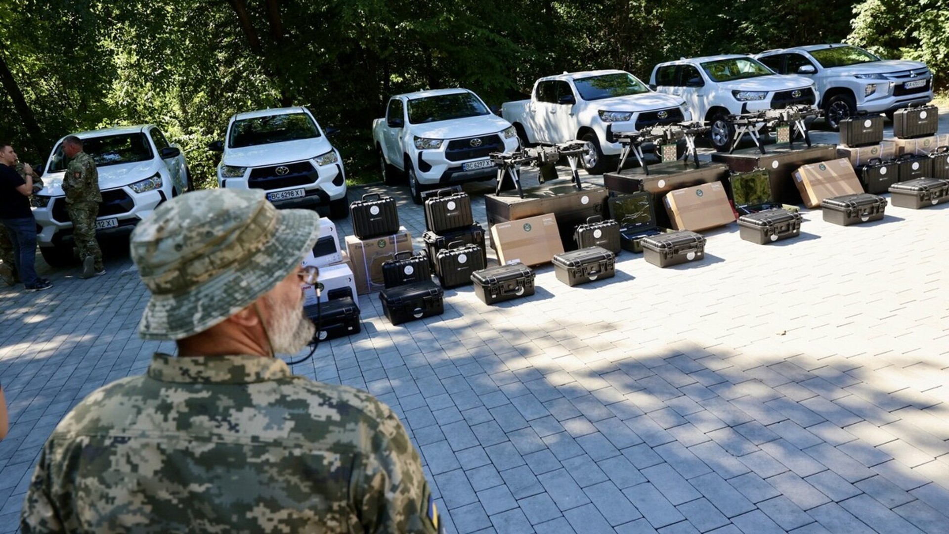 Львівська міська рада передає автомобілі та квадрокоптери шести військовим частинам на суму 16,7 млн грн