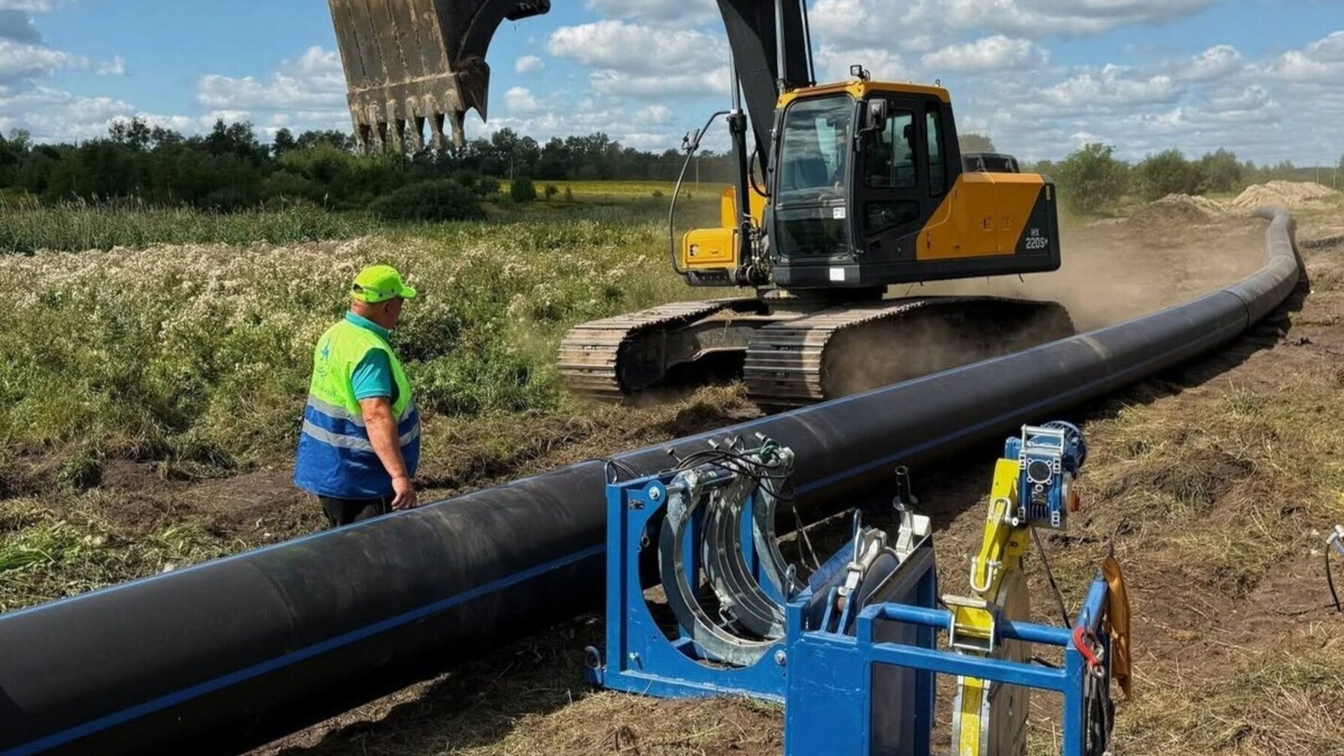 Прокладання нових труб магістрального водогону від Магерова до Львова — вже готово 500 метрів із 2,4 км мережі
