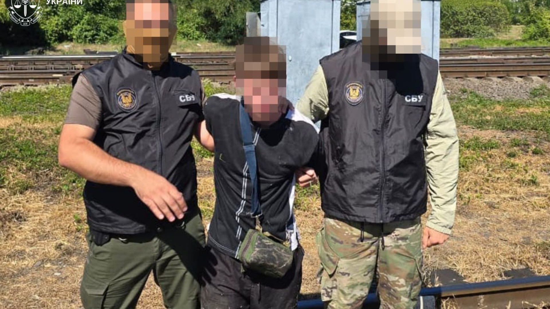 Правоохоронці затримали у Львові 20-річного чоловіка, який знімав об'єкти залізниці для спецслужб рф та вербував виконавців через графіті