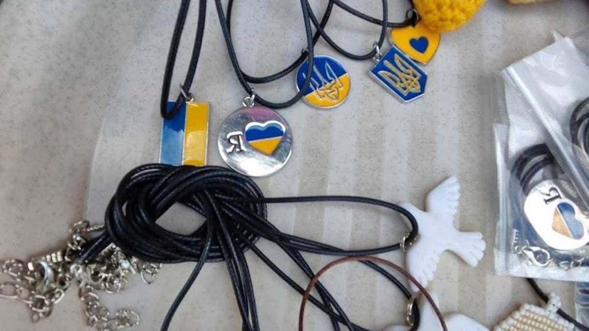 Волонтери Львівської області передають спорядження, автомобілі та кошти військовим упродовж тижня