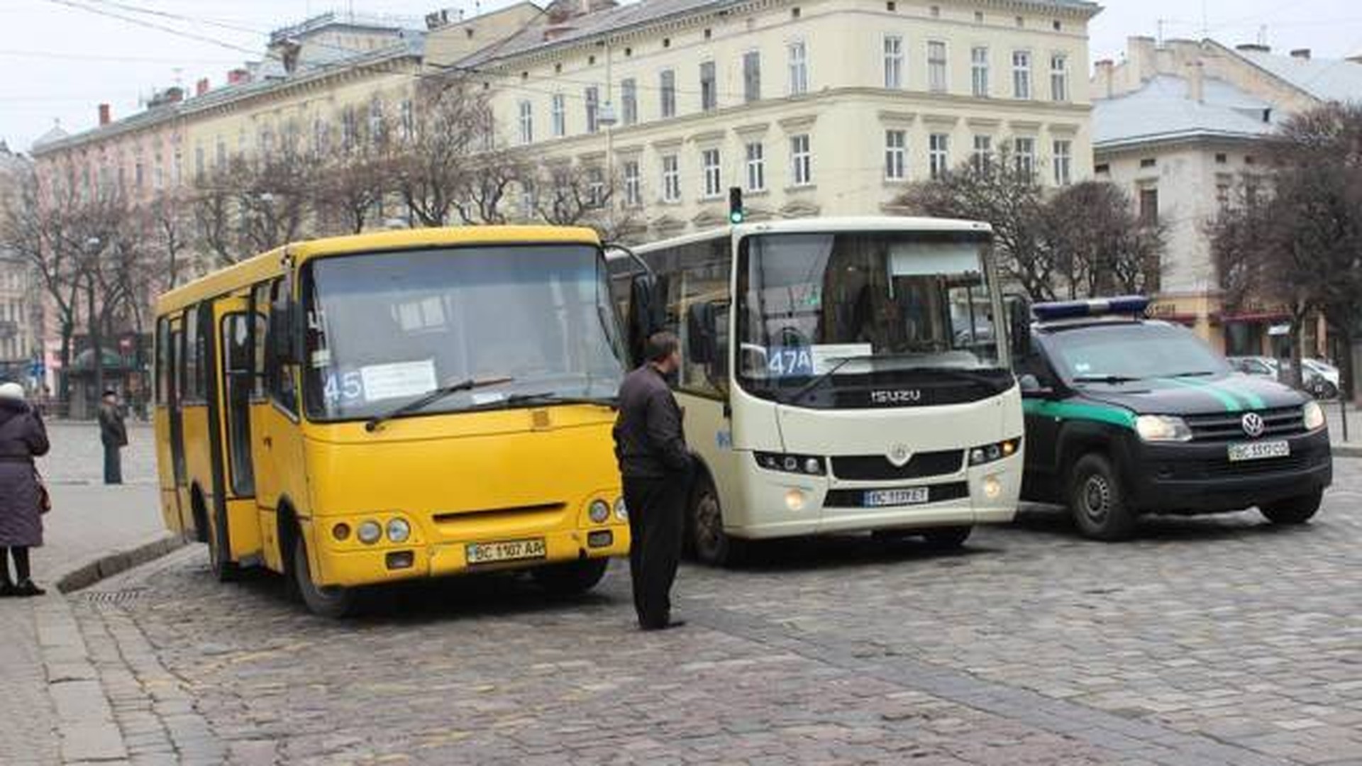Автобус на міському маршруті №51 або №53 у Львові — перевізника визначили за підсумками конкурсу ЛМР