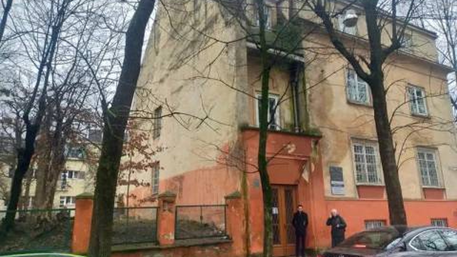 Будівля колишньої онкологічної поліклініки на вул. Єфремова, 59 у Львові — пам'ятка архітектури 1927 року, продана за 65 млн грн