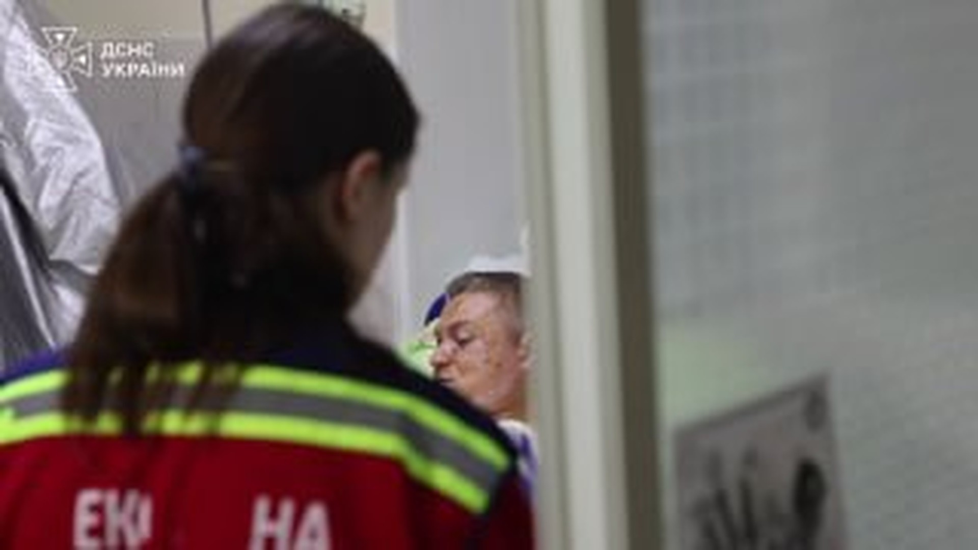 Сапер ДСНС Віталій Царіцин після поранення під час розмінування евакуйований гелікоптером до Львова на протезування у центр Superhumans