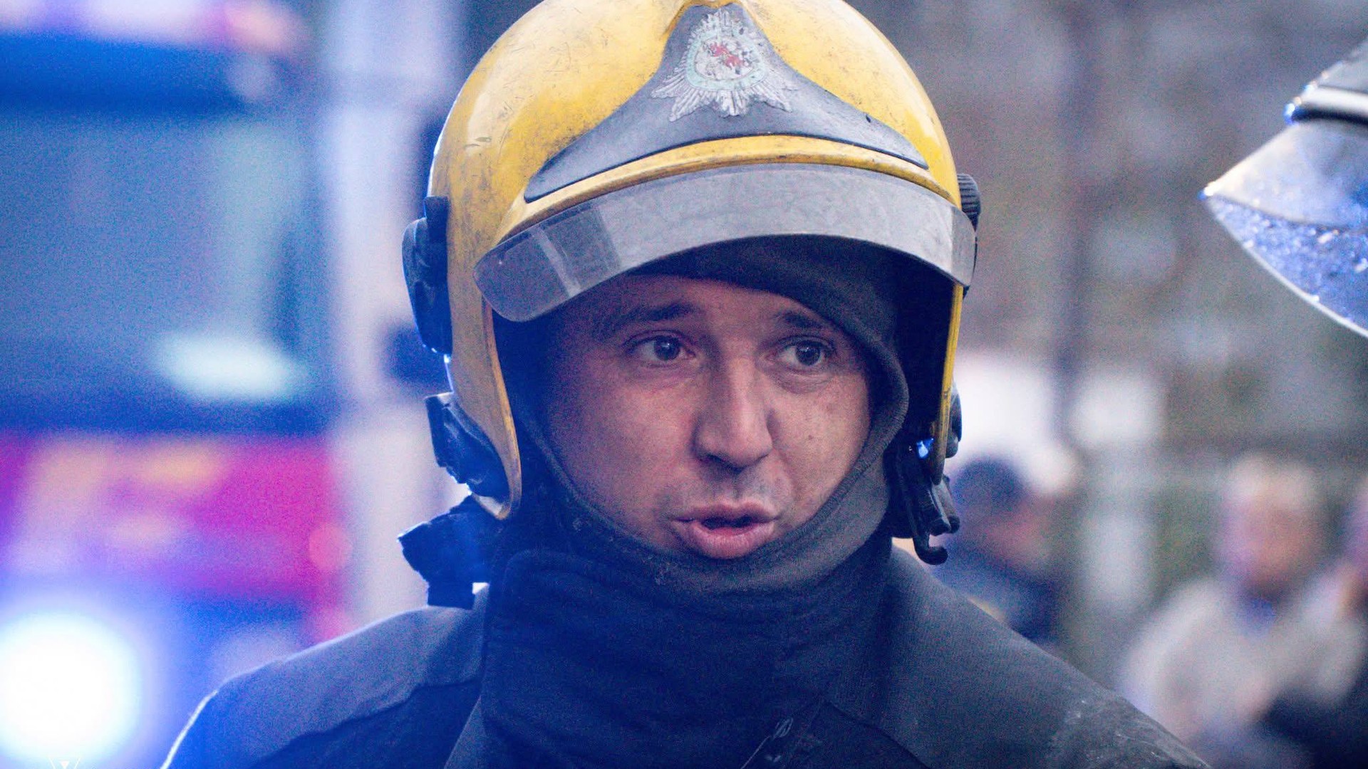 Рятувальники ДСНС Львівщини ліквідують пожежу — за добу зафіксовано 5 займань, врятовано будівлі та автомобіль