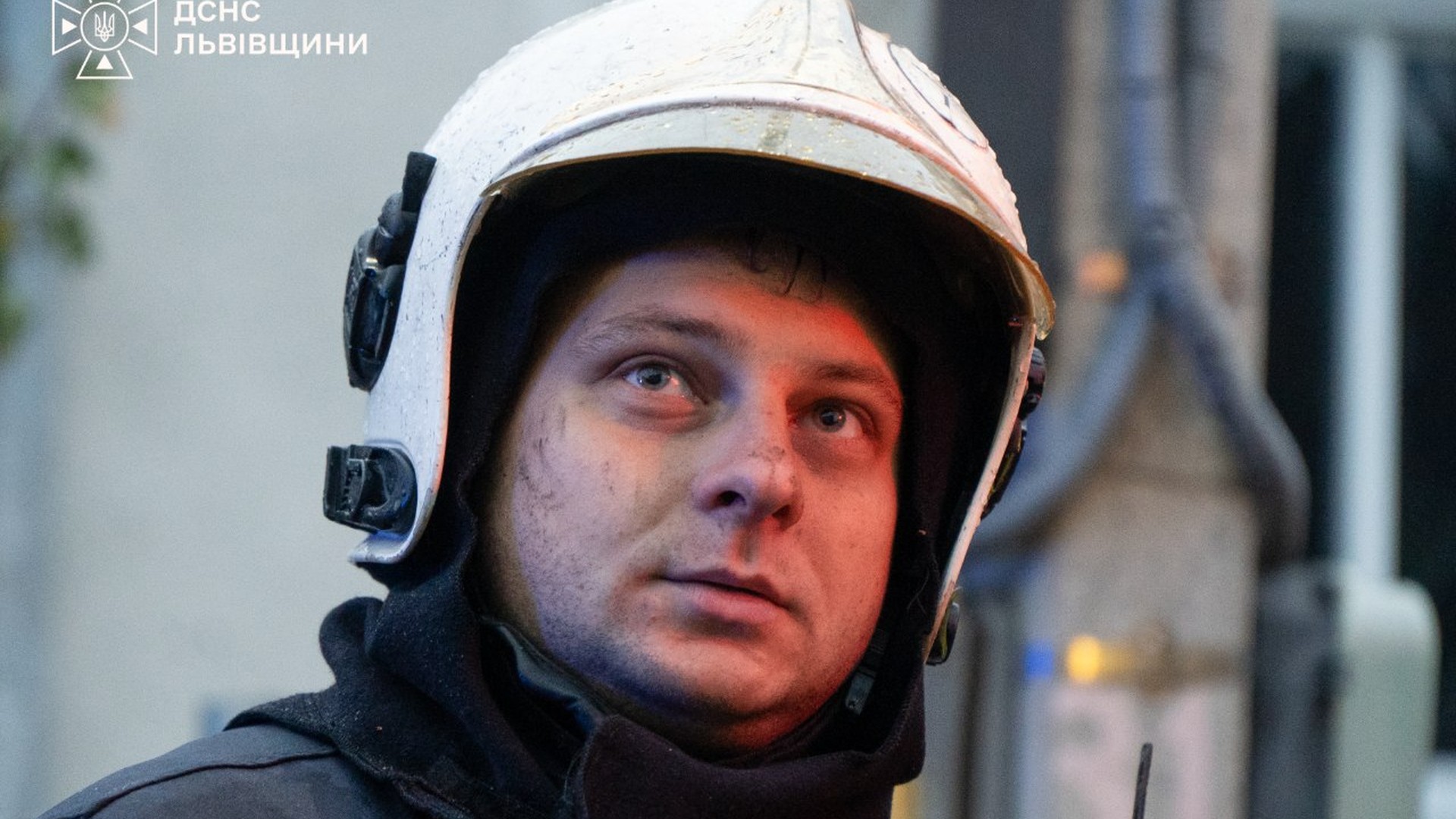 Рятувальники ДСНС Львівщини ліквідують пожежу — за добу сталося 5 пожеж, одну людину врятували, шість будівель збережено