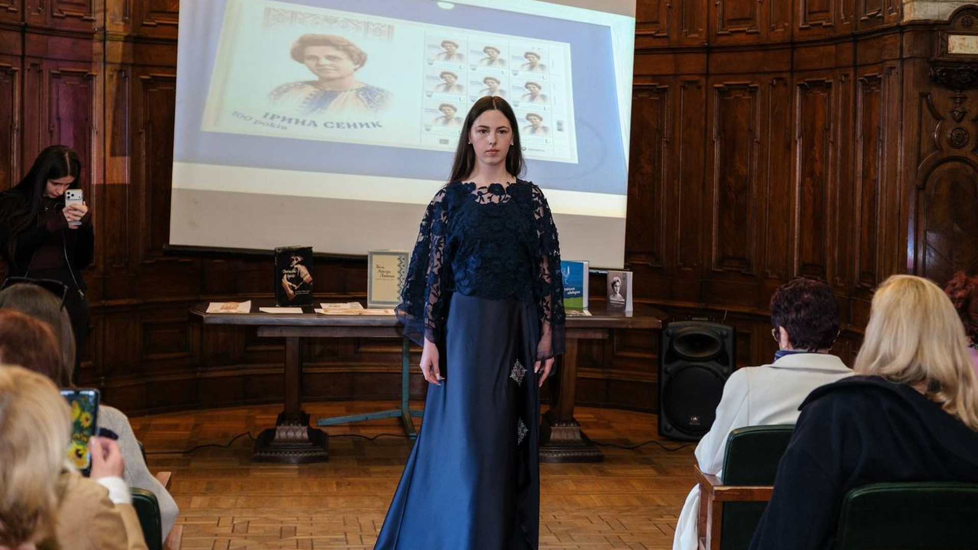 Презентація колекції одягу «Вільна» у Музеї етнографії та художнього промислу у Львові, 12 моделей за ескізами Ірини Сеник