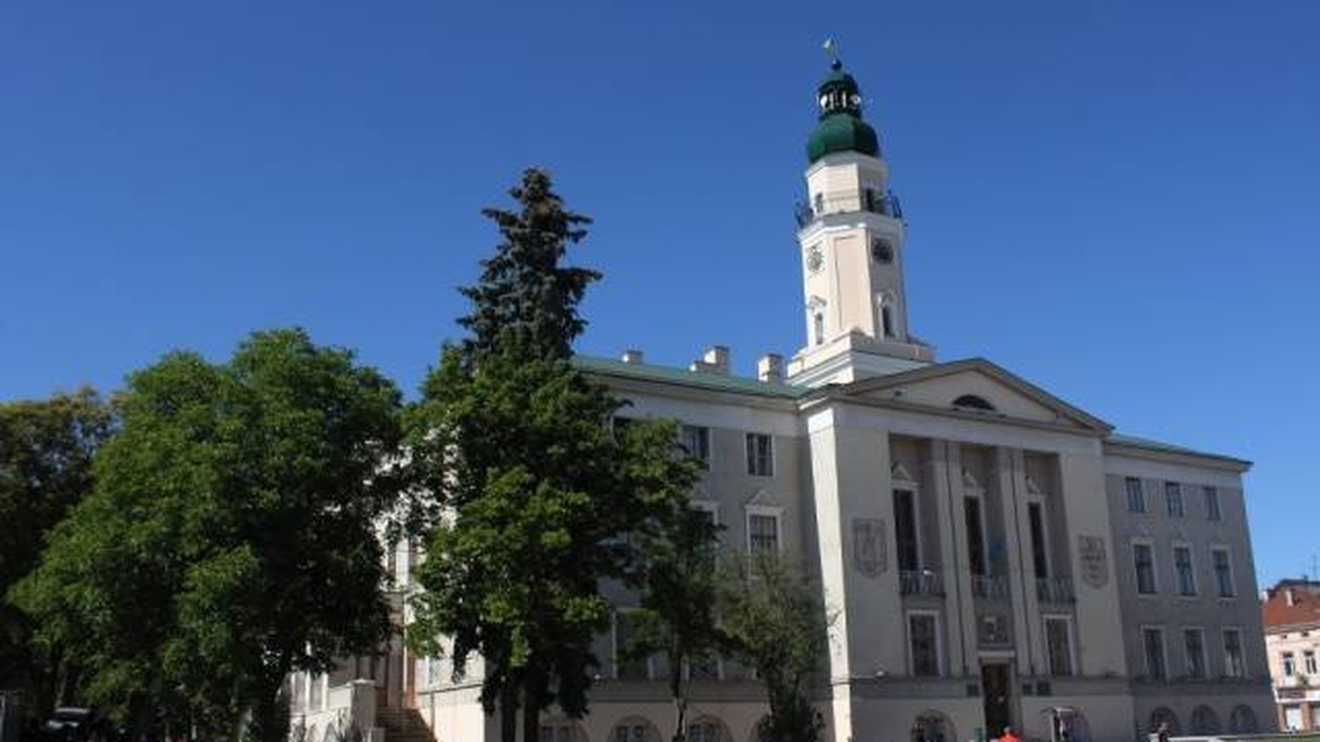 Мешканці Дрогобича на громадських слуханнях 27 жовтня проголосували проти будівництва McDonald's біля пам'ятника Шевченку: 122 — проти, 103 — за