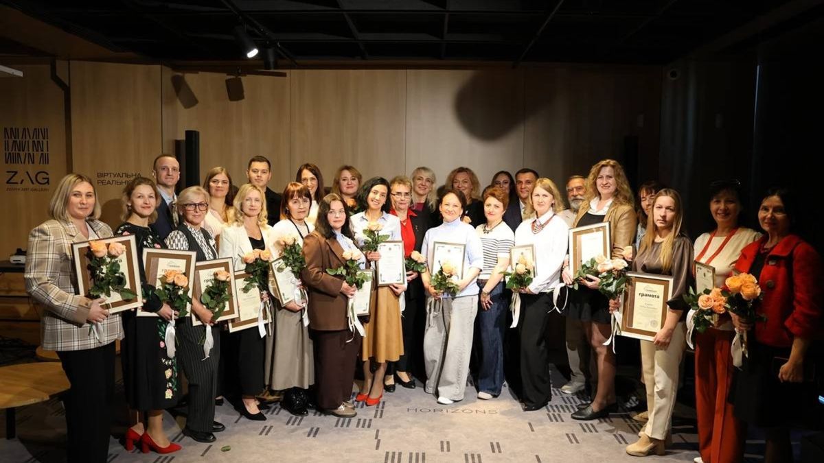 Нагородження 16 бібліотекарів Львівщини у Zenyk Art Gallery напередодні Всеукраїнського дня бібліотек
