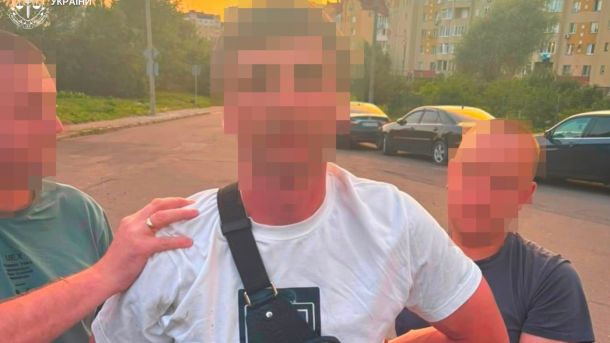 Ґрунтова дорога у Винниках, де 41-річний львів'янин напав із предметом схожим на пістолет на водія Mercedes-Benz 10 серпня