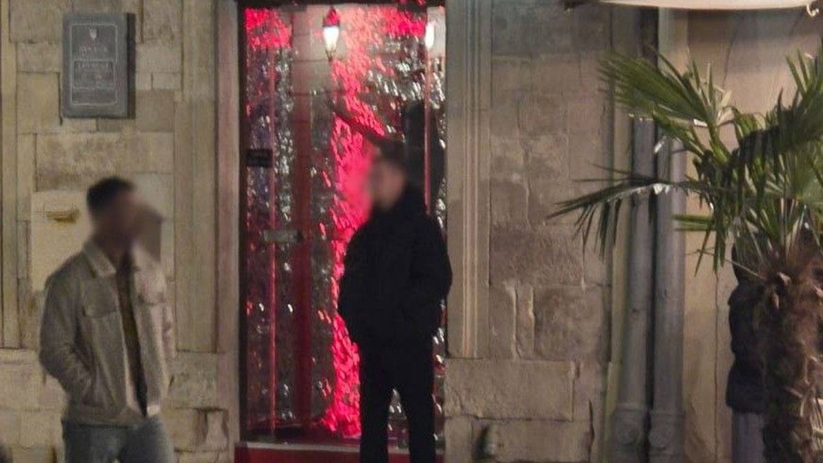Поліцейські під час обшуку в нічному розважальному закладі Львова у справі про шахрайство на 3,1 млн грн