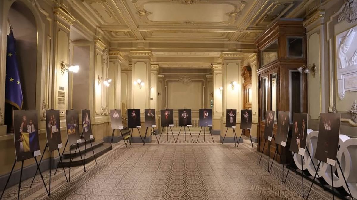 Відкриття фотовиставки «Горизонти надії» у Львівській опері про родини захисників України