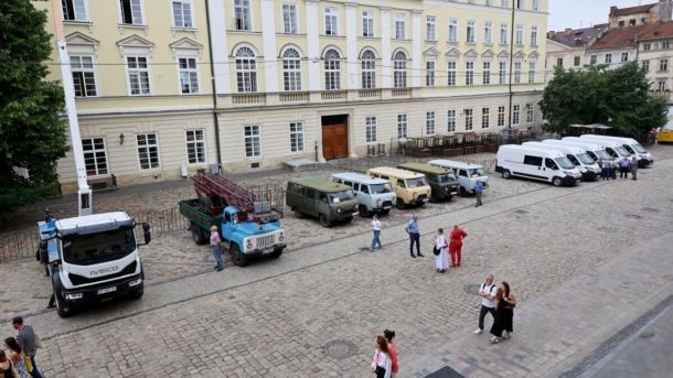 Новий мікроавтобус для аварійних бригад ЛКП «Львівелектротранс» біля контактної мережі у Львові, 2026 рік