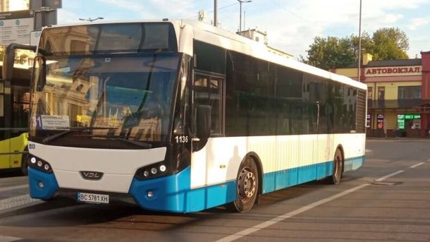 Великий низькопідлоговий автобус із кондиціонером на міському маршруті у Львові — нові машини вийшли на маршрути №31 та №14