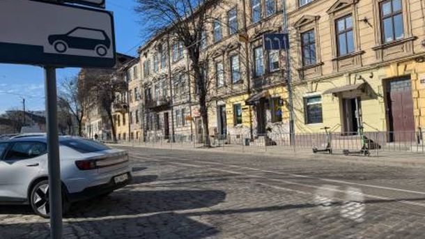 Будинок №1 на вулиці Юліана Романчука у Львові, де встановлять пам'ятну таблицю Михайлу Грушевському