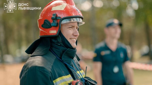 Рятувальники ДСНС Львівщини гасять пожежу в природній екосистемі — 24 випадки за добу з 31