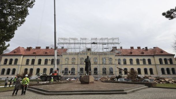 Будівля університету у Дублянах, де розслідують можливу розтрату понад 1,85 млн грн на ремонті після російської атаки