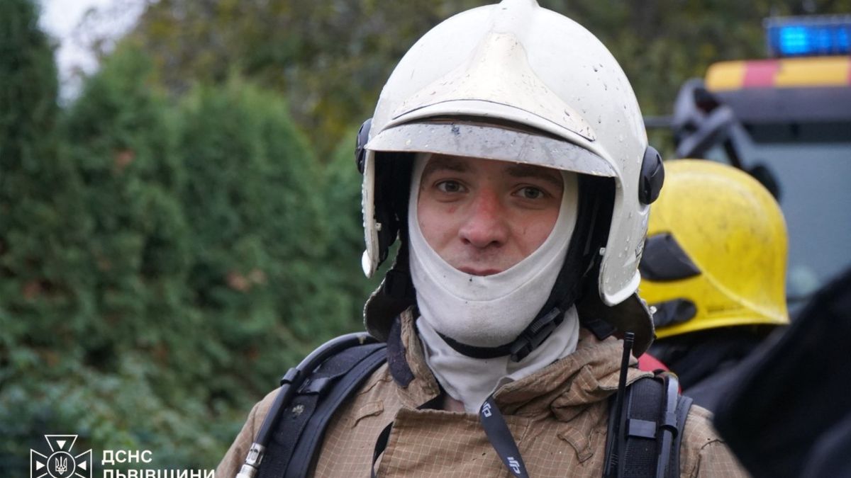 Рятувальники ДСНС ліквідують пожежу на Львівщині — за добу зафіксовано 7 загорянь, врятовано 4 будівлі та 9 контейнерів