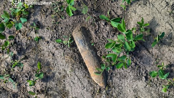 Піротехніки ДСНС знищили два 76-мм артснаряди часів Другої світової, знайдені в селі Батьків Золочівського району під час земляних робіт