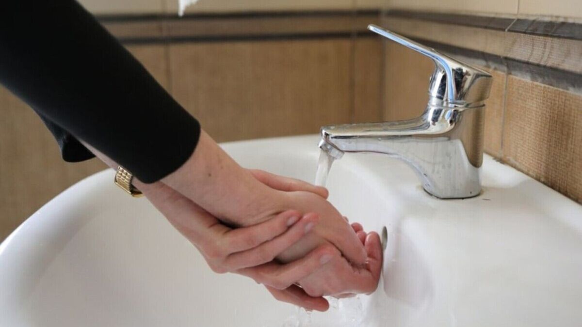 Комунальники відновлюють гаряче водопостачання у Залізничному районі Львова після заміни зношених тепломереж у понад 140 будинках