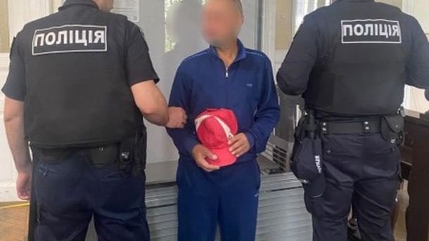 Поліцейські затримали 52-річного львів'янина за крадіжку гаманця з 12 тисячами гривень у магазині на вулиці Суботівській