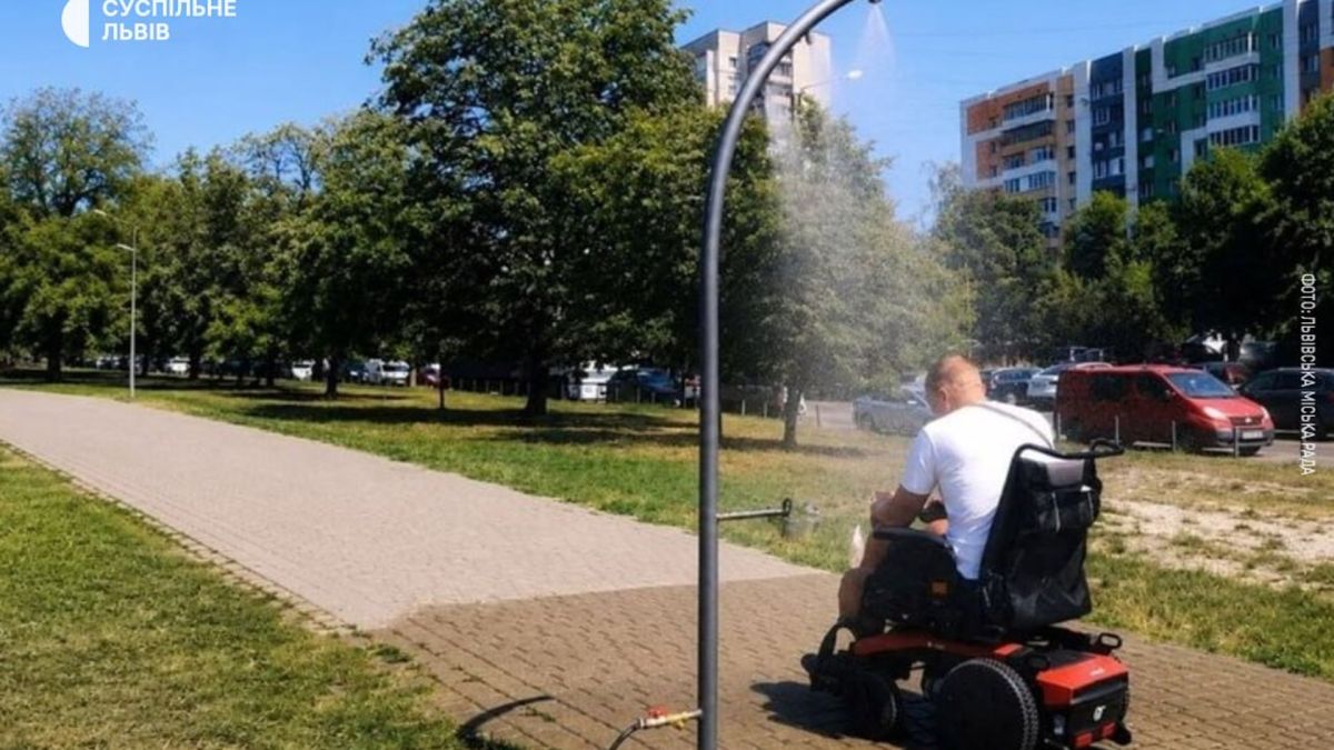 Вуличний розпилювач води у Львові — місто розширило мережу охолоджувальних конструкцій до 11 одиниць