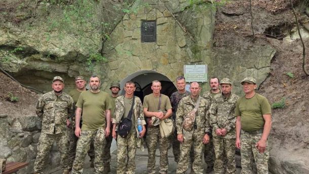 Волонтери Львівщини передають автомобілі, дрони та гуманітарну допомогу українським військовим на фронт цього тижня