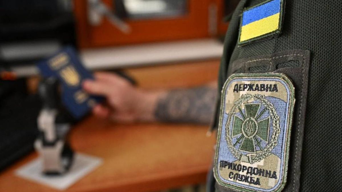 Черга автомобілів на кордоні з Польщею біля пункту пропуску Краківець, 515 авто та 12 автобусів станом на 20 жовтня