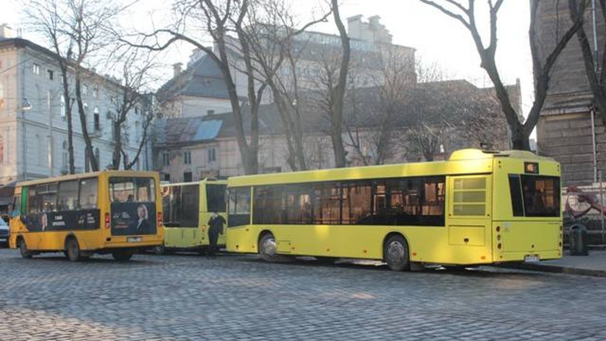 Автобус №17 у Львові на вулиці Данила Апостола отримав нову зупинку навпроти будинку №14-Б з 21 вересня
