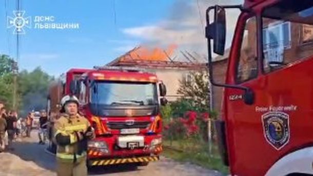 Пожежа у селі Холодновідка Львівського району 22 червня: більше 40 рятувальників гасили будівлі понад три години