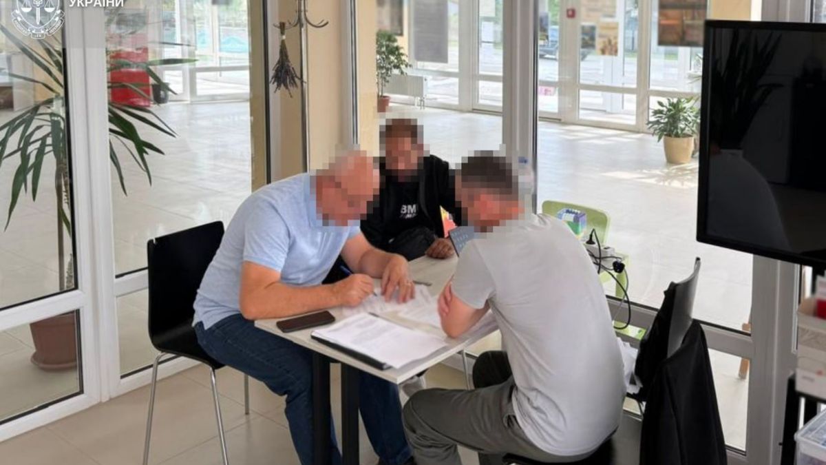 Схема контрабанди 16 автомобілів на Львівщині під виглядом гуманітарної допомоги для ЗСУ на майже 2 млн грн
