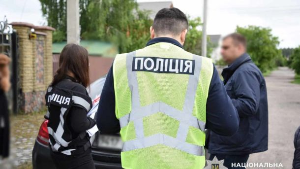 Поліція під час слідчих дій у Львівській області, ілюстративне фото 09 — правоохоронці проводять оперативно-розшукові заходи та слідчі дії